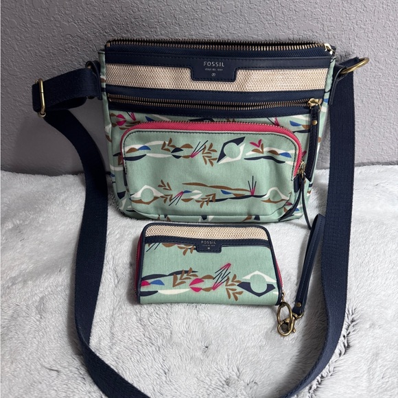 ‼️SALE‼️ $80 Fossil bag and wristlet wallet set~Excellent like new condition - Picture 2 of 12